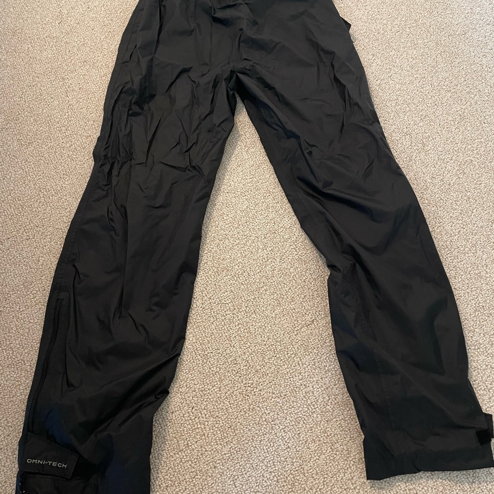 Woman’s Columbia rain pants in excellent condition only worn a few times.